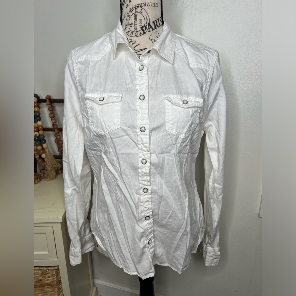 American Eagle Outfitters White Shirt